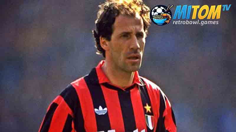 Huyền thoại AC Milan cầu thủ Franco Baresi