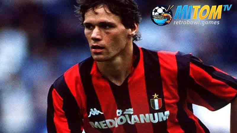 Huyền thoại AC Milan cầu thủ Marco Van Basten